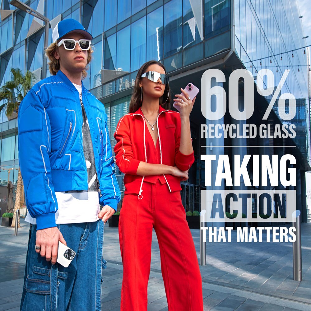 iPhone 15 Plus / 16 Plus PanzerGlass Ultra Wide Fit Screen Protector w. EasyAligner - Anti-Reflective - Diamond Strength - Transparent / Black Edge