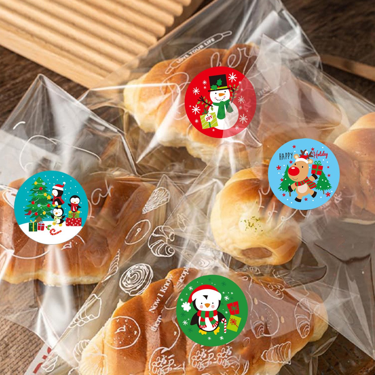 Roll of 500 x Stickers - 8 Designs - Christmas Motifs