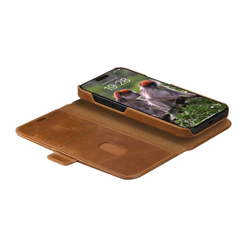 iPhone 17e / 16e / 15 / 14 / 13 dbramante1928 Lynge 2-in-1 Flip Case - Tan