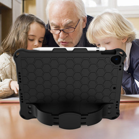 iPad 10.2" (2021 / 2020 / 2019) / iPad Pro 10.5 / iPad Air (2019) Kids Case w. Shoulder Strap - Beehive Pattern - Black