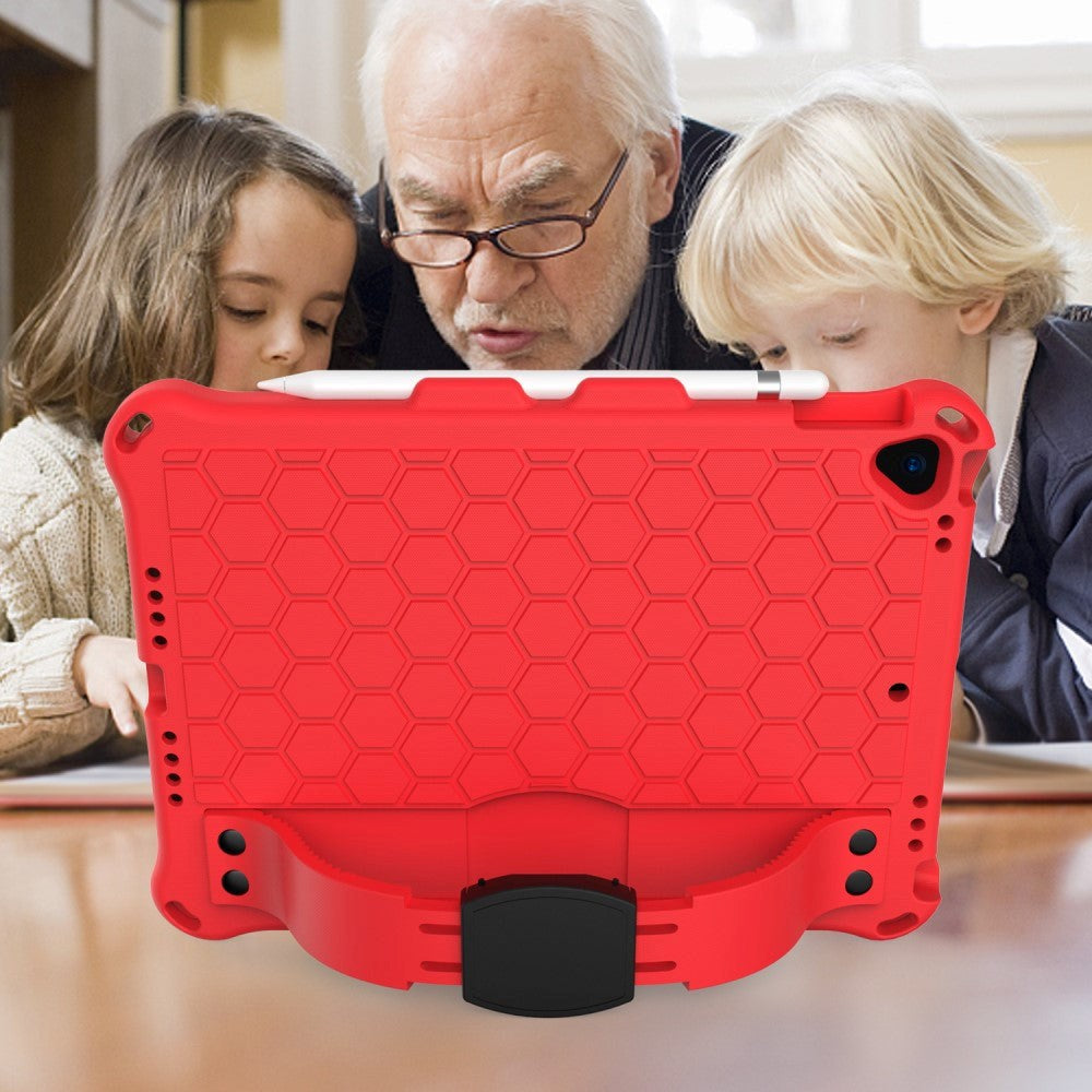 iPad 10.2" (2021 / 2020 / 2019) / iPad Pro 10.5 / iPad Air (2019) Kids Case w. Shoulder Strap - Beehive Pattern - Red