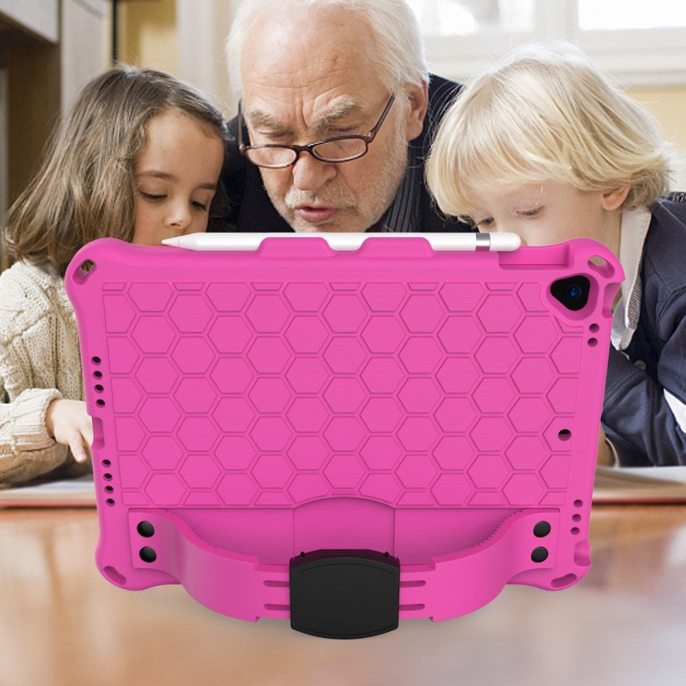 iPad 10.2" (2021 / 2020 / 2019) / iPad Pro 10.5 / iPad Air (2019) Kids Case w. Shoulder Strap - Beehive Pattern - Pink