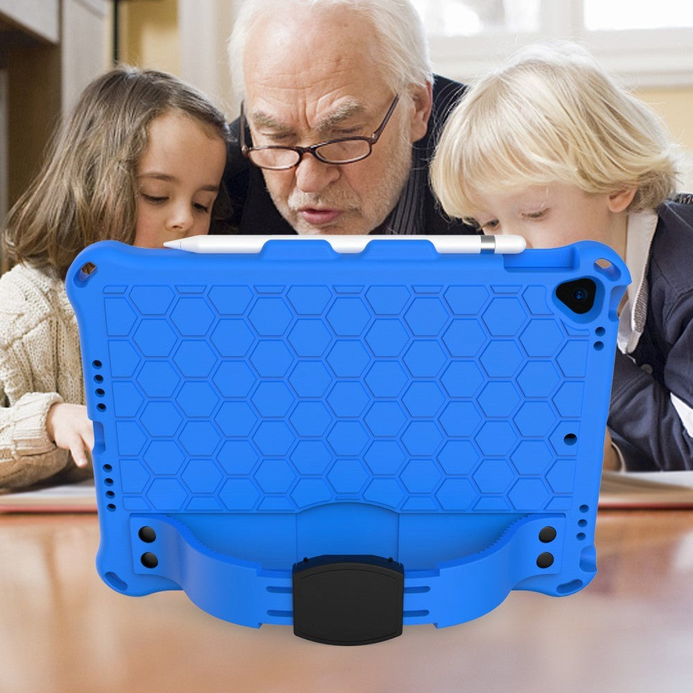 iPad 10.2" (2021 / 2020 / 2019) / iPad Pro 10.5 / iPad Air (2019) Kids Case w. Shoulder Strap - Beehive Pattern - Blue