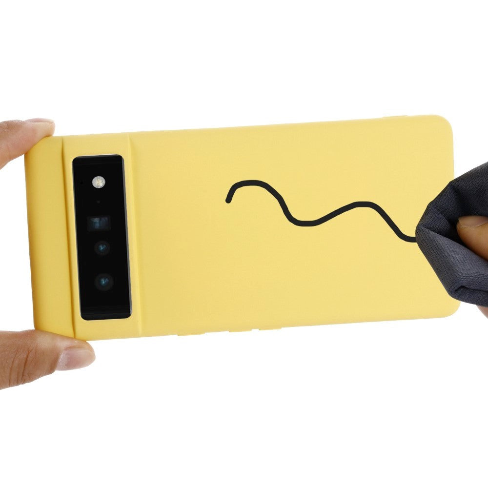 Google Pixel 7 Pro Silicone Case w. Strap - Yellow