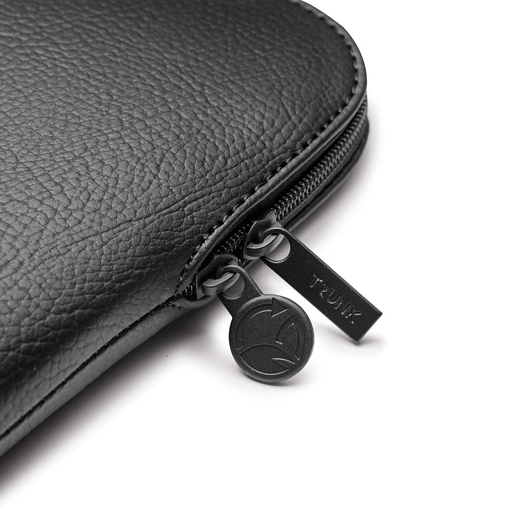 Trunk Vegan Leather Sleeve for Macbook 13" (30,5 x 22 x 2 cm) - Black Apple Peel