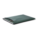 Philbert UltraSlim Vegan Leather Sleeve w. Strap for MacBook / Laptop 15" (35,5 x 25 x 2 cm) - Green