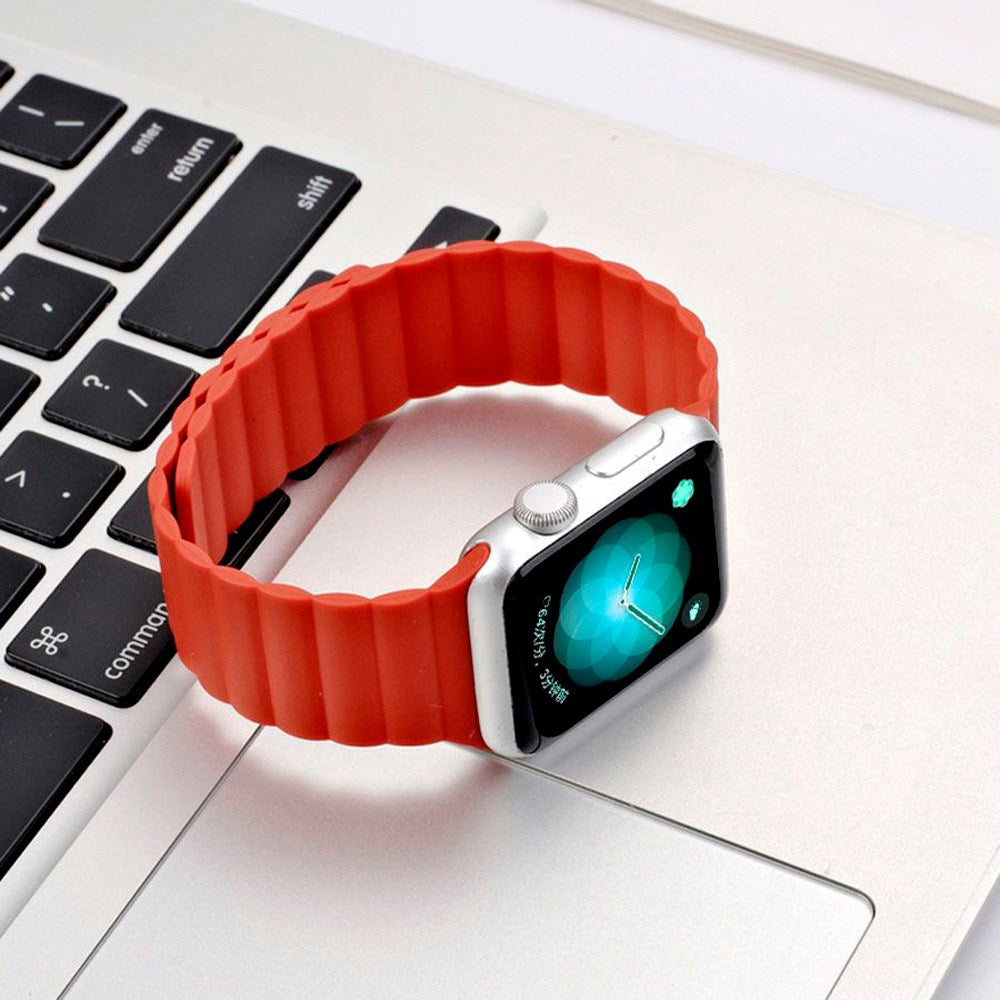 Lippa Apple Watch (38/40/SE/41/42mm) Magnetic Silicone Strap - Red