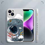 iPhone 14 Plus Flexible Case of Plastic w. Print - Astronaut On The Moon / White