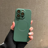 iPhone 14 Pro Silicone Case with Camera Protector - MagSafe Compatible - Green