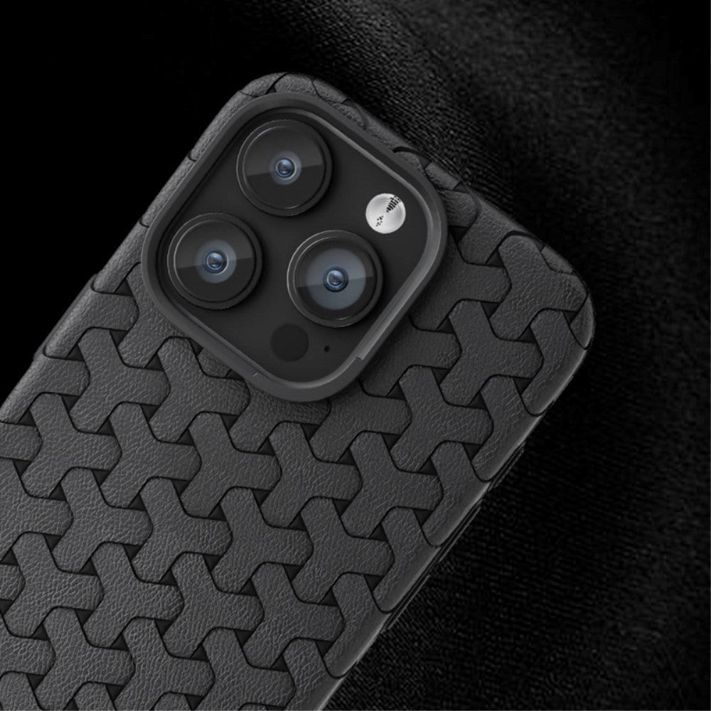 iPhone 15 Flexible Plastic Case - Braided Texture - Black