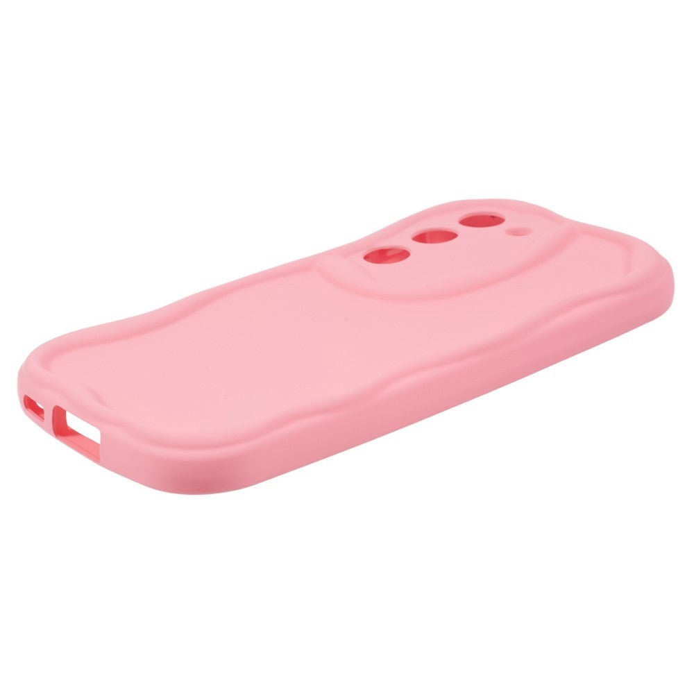 Samsung Galaxy S22 Flexible Plastic Case w. Wavy Edges - Pink