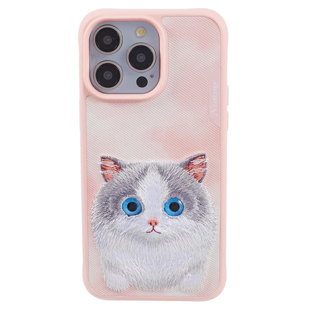 iPhone 15 Pro Hybrid Case w. Animal Motif & Embroidery - Grey Cat