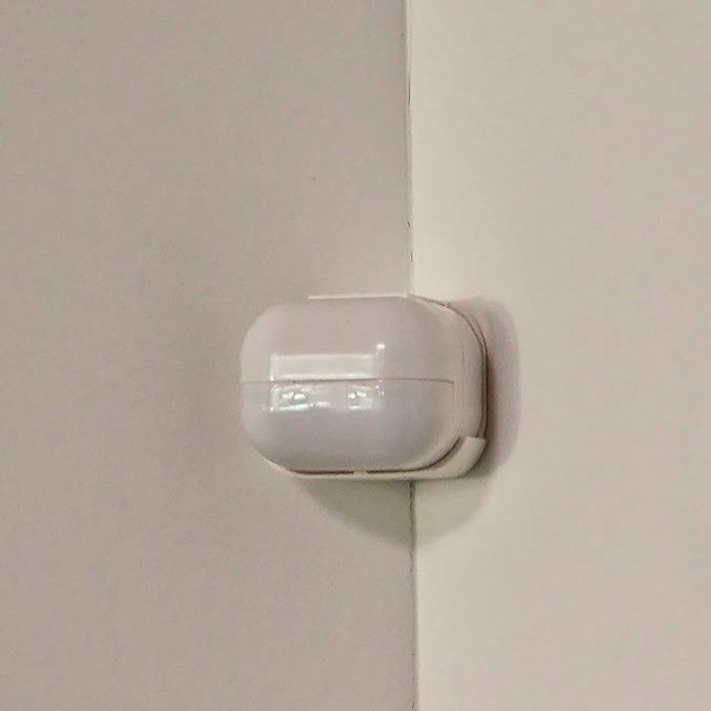 Light Solutions - Shelly BLU Motion Sensor Corner Bracket - White